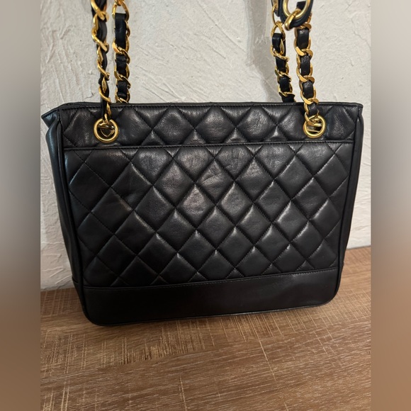 Authentic CHANEL handbags excellent condition - Picture 2 of 4